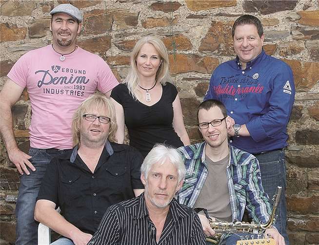 Die Gruppe "Siegfried Service" wird dem Publikum mit fetziger handgemachter Rockmusik kräftig einheizen. Atelier Markgraf