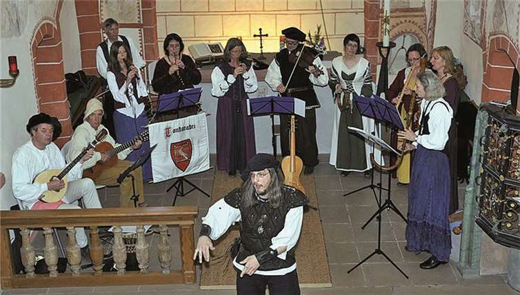 Die Gruppe „Tandaradei“ gelint es immer, das Publikum zum fröhlichen „Mitmachen“ zu animieren. Privat