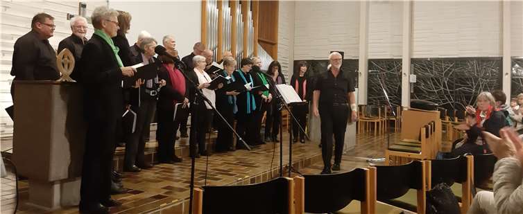 Die „Gruppe Wir“ wurde 1988 von Leiter und Dirigent Hansjörg Klages gegründet. Fotos: NC