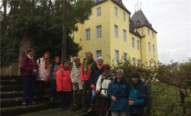 Die Gruppe am Alfterer Schloss. Foto: Günter Hussong