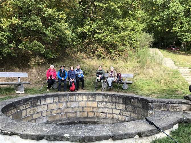 Die Gruppe am Erlenbrunnen.Fotos: privat