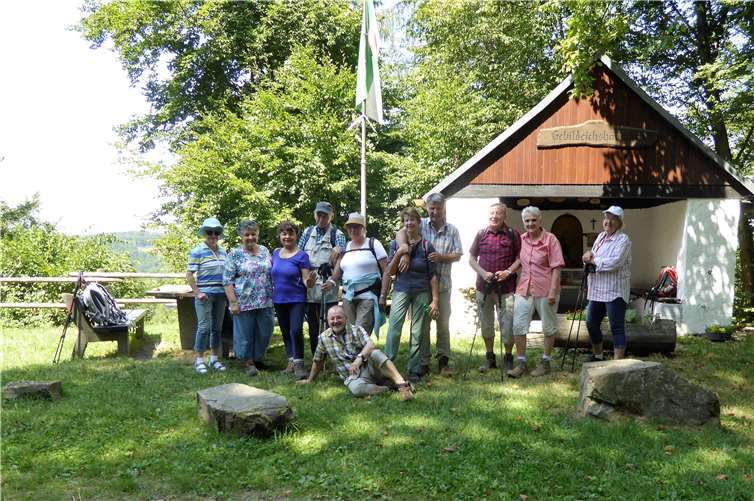 Die Gruppe am Gebildeichshäuschen. Foto: Günter Hussong