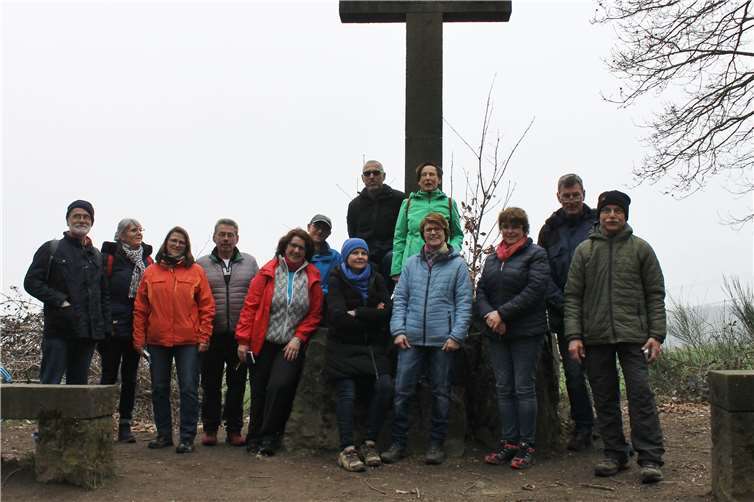Die Gruppe am Hochkreuz oberhalb Andernachs.Foto: Wilke