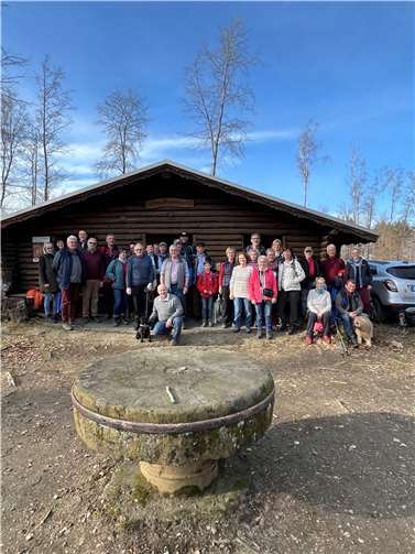 Die Gruppe an der Martinshütte. Quelle: Eifelverein Kaisersesch