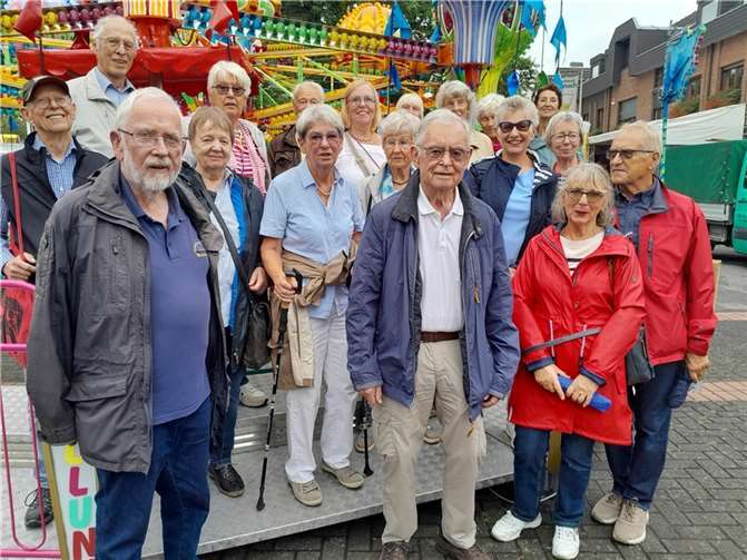 Die Gruppe auf dem Festgelände von Pützchens Markt.  Foto: privat
