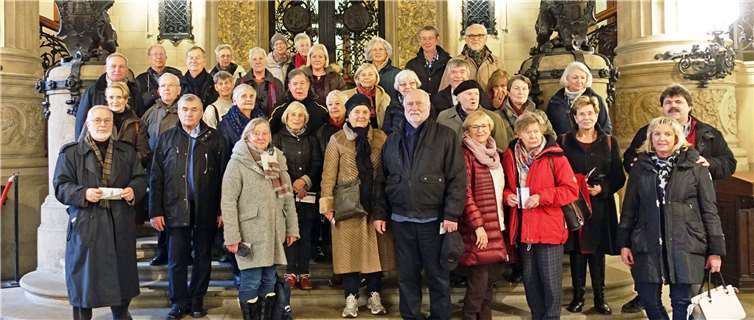 Die Gruppe auf der Hamburger Rathaustreppe. Foto: privat