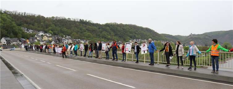 Die Gruppe auf der Moselgoldbrücke.Foto: privat