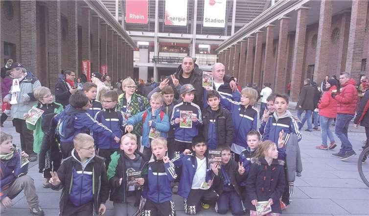 Die Gruppe aus Bad Breisig war zu Besuch beim Spiel im Rhein-Energie-Stadion. privat