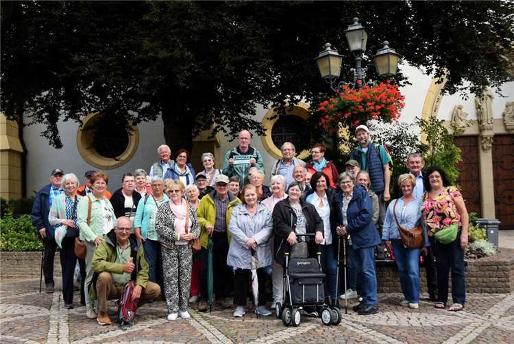 Die Gruppe aus Brasschaat vor der St. Laurentius Kirche.  Foto: Daniel Verster