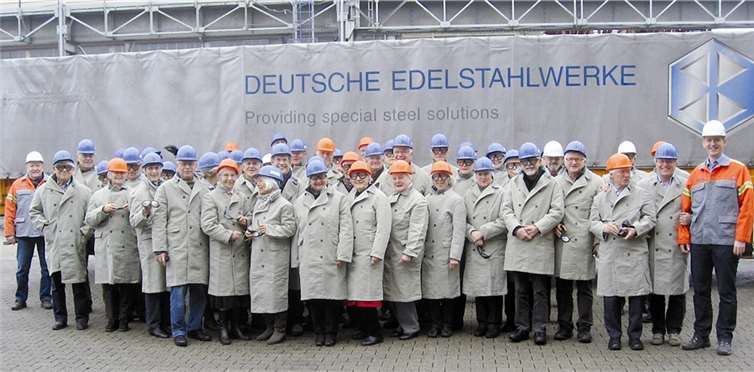 Die Gruppe aus Meckenheim auf dem Gelände der Deutschen Edelstahlwerke. privat