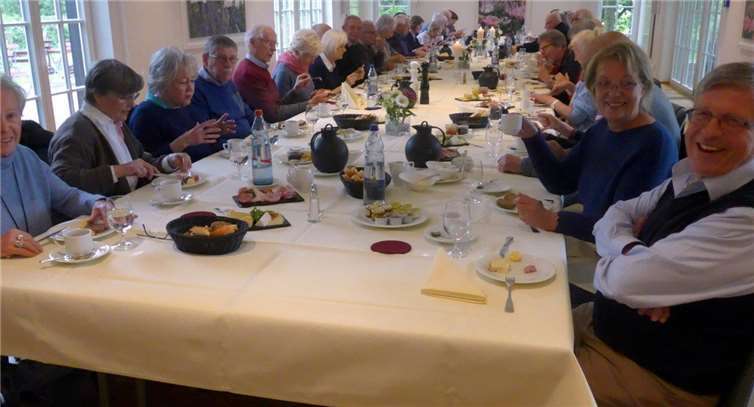Die Gruppe bei der Bergischen Kaffeetafel.Foto: privat