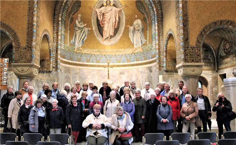 Die Gruppe beim Besuch der Erlöserkirche in Gerolstein-Eifel. Foto: Georg Schuch