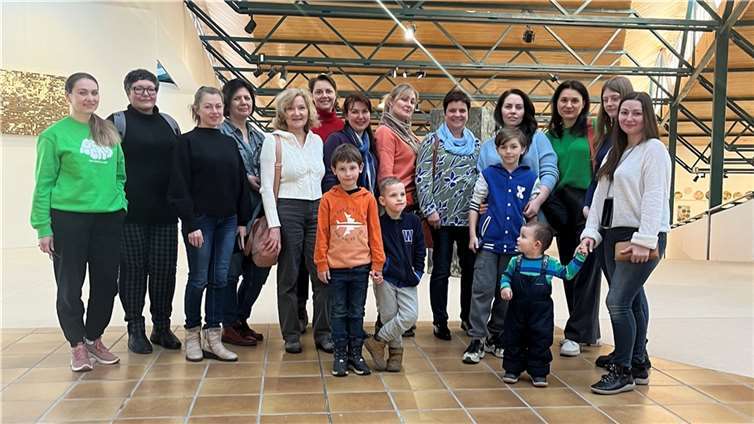 Die Gruppe beim Besuch des Keramikmuseums in Höhr-Grenzhausen.  Foto: Karin Probst-Bayer