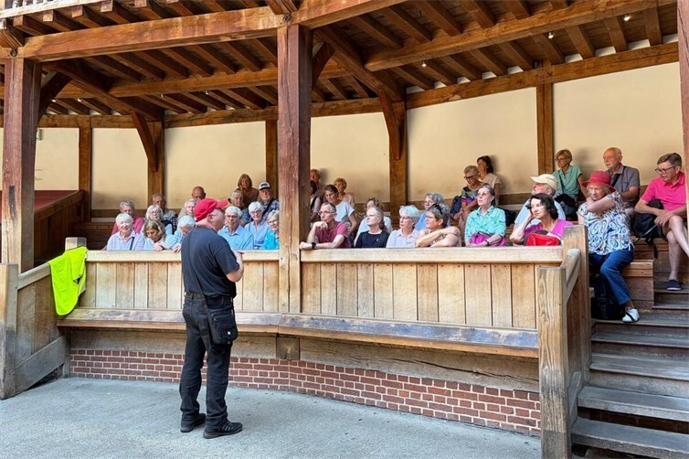 Die Gruppe besuchte das Shakespeare Globe Theatre in London