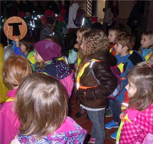 Die Gruppe besuchte die Messe im Dom.