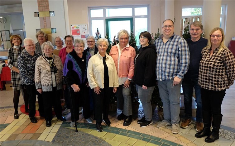 Die Gruppe der Anbieter samt der Vorsitzenden Doris Laux (links).Foto: Axel Holz