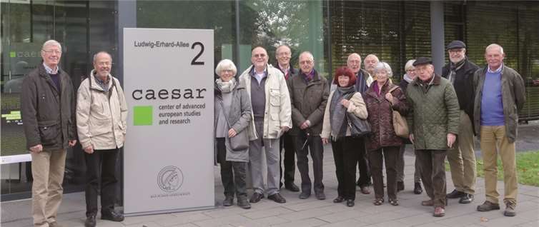 Die Gruppe der Bürgervereins Meckenheim vor dem Eingang des zu CAESAR. Privat