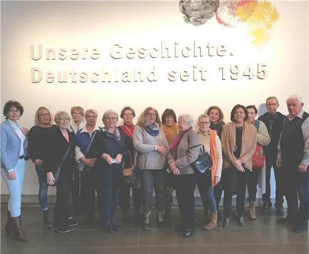 Die Gruppe der CDU Frauen Union mit v.li. Heike Krämer-Resch und Annette Winnen im Haus der Geschichte. privat