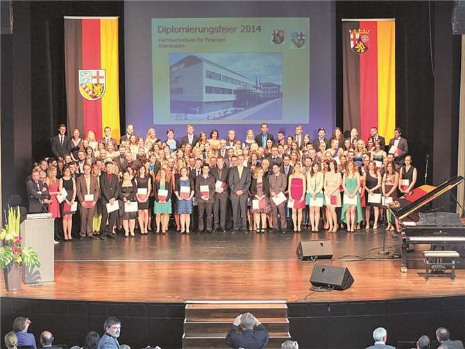 Die Gruppe der Diplomandinnen und Diplomanden. privat