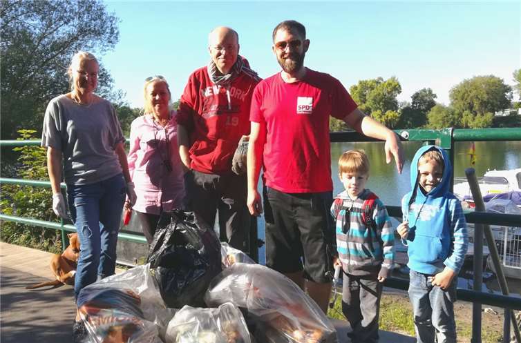 Die Gruppe der SPD Vallendar mit ihrer Müllausbeute. Foto: privat