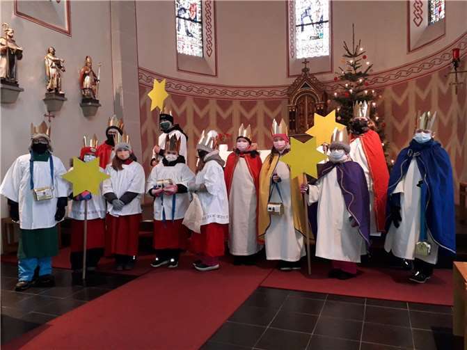 Die Gruppe der Sternsinger im Mayener Stadtteil Kürrenberg. Fotos: privat