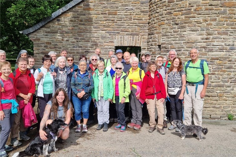 Die Gruppe der geführten Wanderung auf der neuen AhrSchleife „RheinAhrSicht“.
