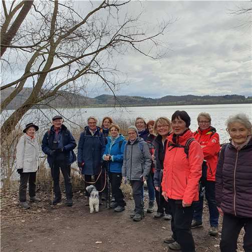 Die Gruppe des Eifelvereins Sinzig am Laacher See. Quelle: Eifelverein Sinzig