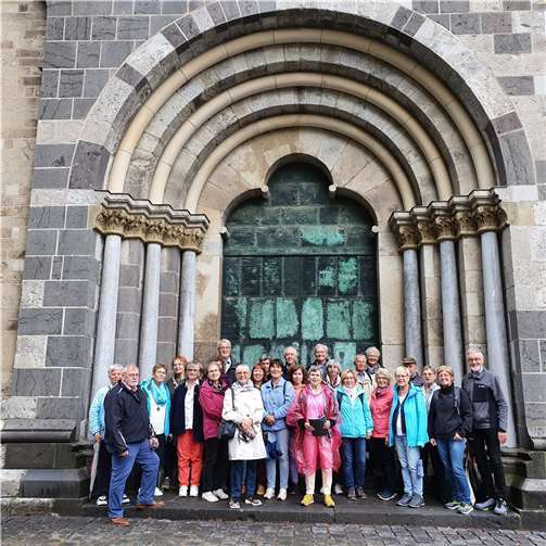 Die Gruppe des Eifelvereins Sinzig vor dem Xantener Dom.  Foto: privat