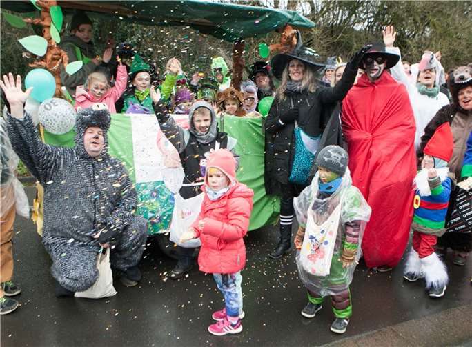 Die Gruppe des Leimersdorfer Kindergartens sorgte für Leben im Nierendorfer Weiberdonnerstagszug.