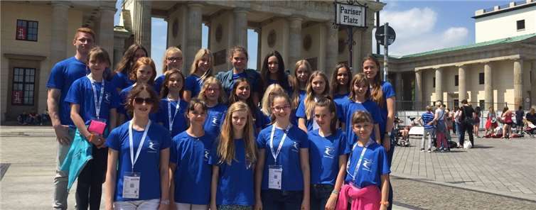 Die Gruppe des TV Jahn vor dem Brandenburger Tor.Privat