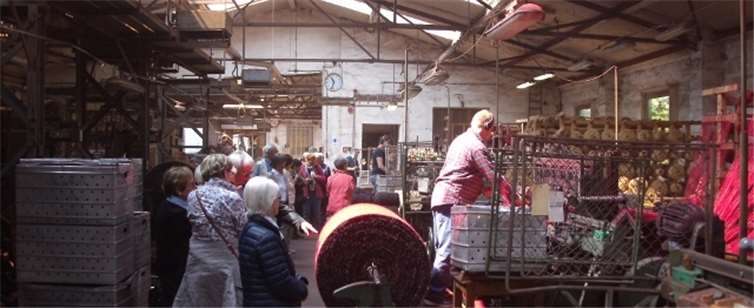 Die Gruppe in der Kokosweberei Schär. privat