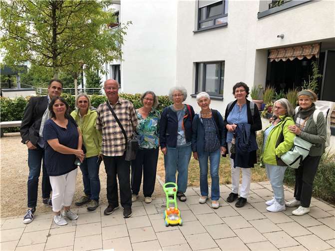 Die Gruppe informierte sich über zwei Mainzer Projekte.  Quelle: Verein Gemeinsames Wohnen in der Region Koblenz