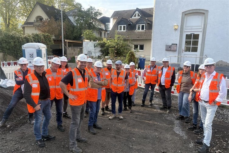 Die Gruppe mit den Verantwortlichen der Bahn