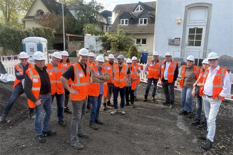 Die Gruppe mit den Verantwortlichen der Bahn