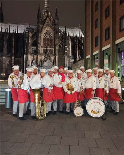 Die Gruppe spielt Auftritte von der Straßenbahnsitzung bis zur Basketball-Halbzeitshow.  Foto: Jan-Erik Burkard / Gulaschkapell