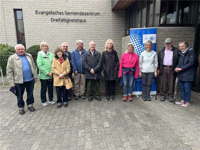 Die Gruppe vor dem Dreifaltigkeitshaus. Foto: Pfarrerin Vera Rudolph
