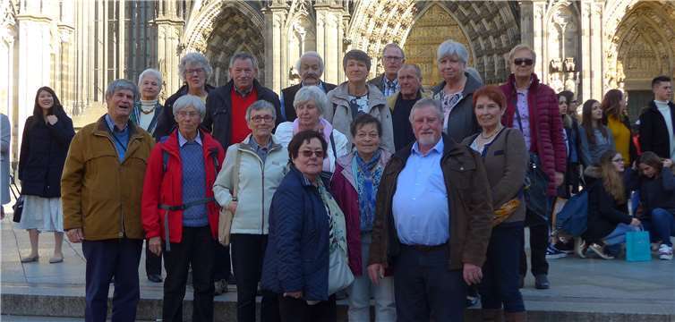 Die Gruppe vor dem Kölner Dom. Foto: Irmhild Füllenbach