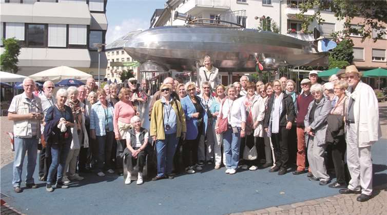 Die Gruppe vor dem Zeppelin-Museum in Friedrichshafen.privat
