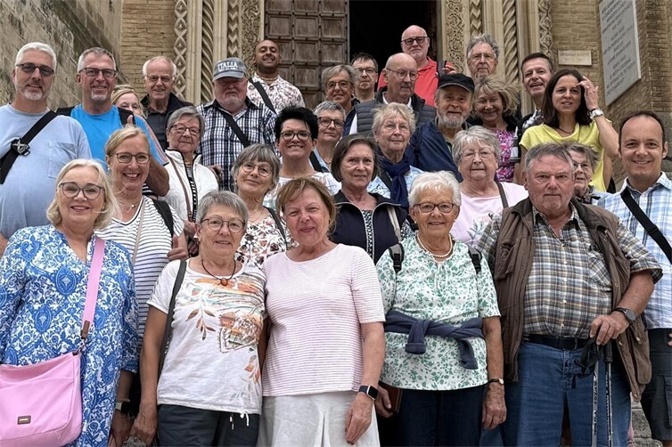 Die Gruppe vor der Kathedrale von Chieti.