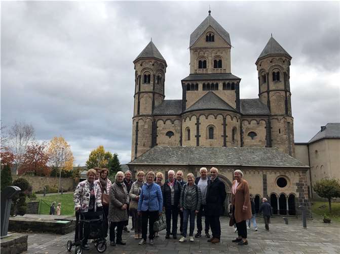 Die Gruppe vor der Kirche Maria Laach. Fotos: privat