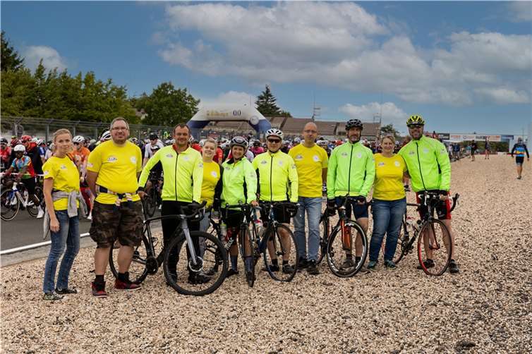 Radeln für den guten Zweck Die Gruppe vor der Startaufstellung. Foto: privat