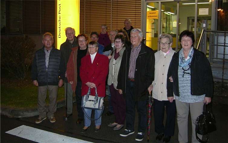 Die Gruppe war beeindruckt von der zügigen Abwicklung im Briefzentrum der Deutschen Post in Koblenz.privat