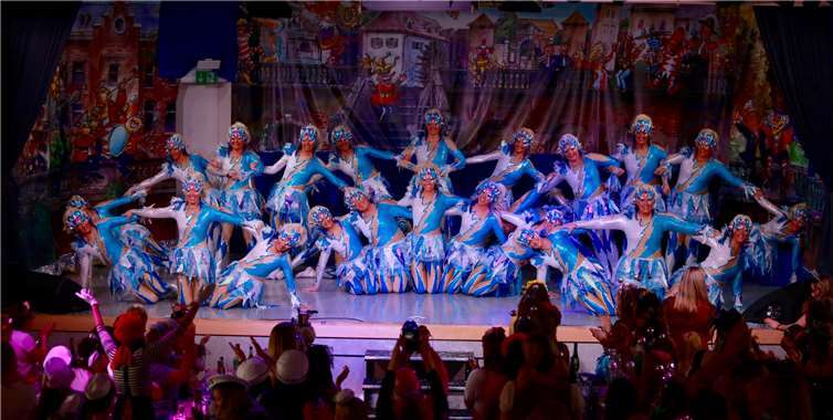 Die Gülser Seemöwen brachten Showtanz der Extra-Klasse auf die Bühne.Fotos: Roland Schäftes-www.myfoto24.eu