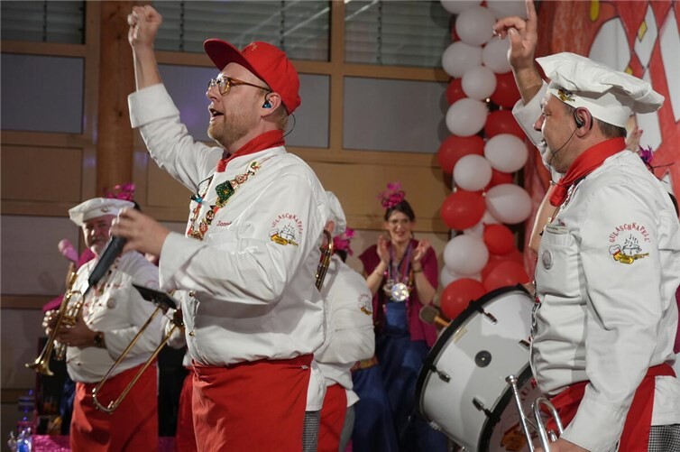 Die Gulasch Kappell war eine Überraschung für Obermöhn Claudia II. und brachte den Saal zum Kochen. 