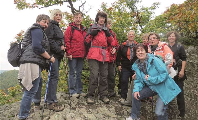 Die Gymnastikfrauen des Freizeit- und Gymnastikvereins-Alken bei ihrer Herbstwanderung im Hunsrück. Privat