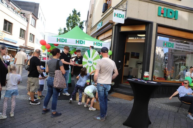 Die HDI-Hauptvertretung Andernach, Untere Wallstraße 1, hat am vergangenen Wochenende zu zwei Tagen der offenen Türen eingeladen.Foto: WAMFO.DE