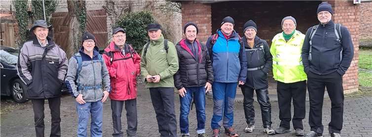 Die HSC-Senioren beim Start der Winterwanderung  Foto: HSC 1990 Gamlen