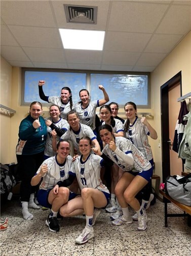 Die HSG-Damen bejubeln den Auswärtssieg in Wissen.  Foto: privat