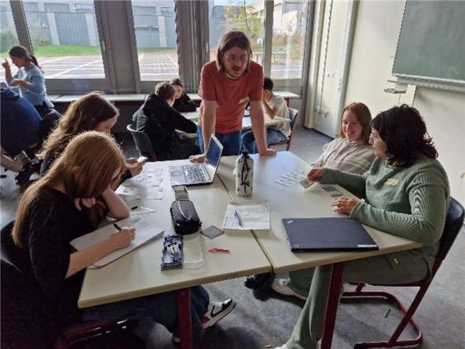 Die Hackdays des Projekts „Make Your School“ fanden auch 2024 an der Hans-Dietrich-Genscher-Schule statt. Foto: privat