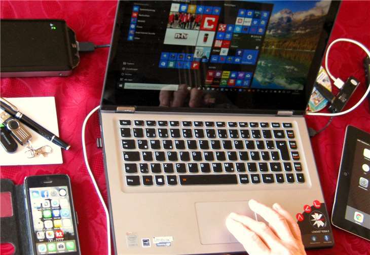 Die „Häcker 60plus“ bieten Hilfen rund um den Computer. privat